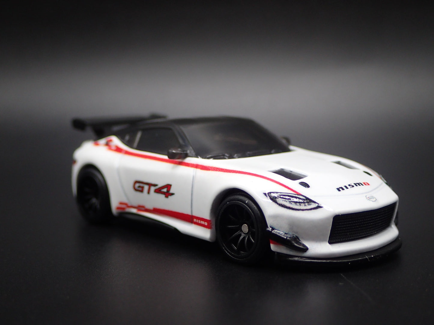 2023 - 2025 NISSAN Z  GT4 RACE 1:64 SCALE COLLECTIBLE DIORAMA DIECAST MODEL CAR