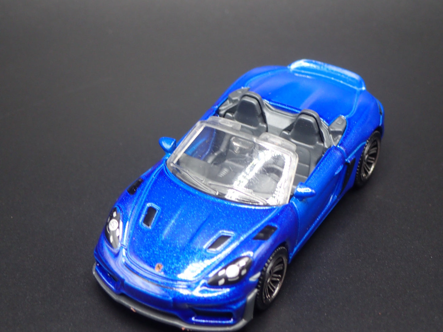 2022-2025 PORSCHE 718 SPYDER RS SUPER CAR 1:64 SCALE DIORAMA DIECAST MODEL CAR