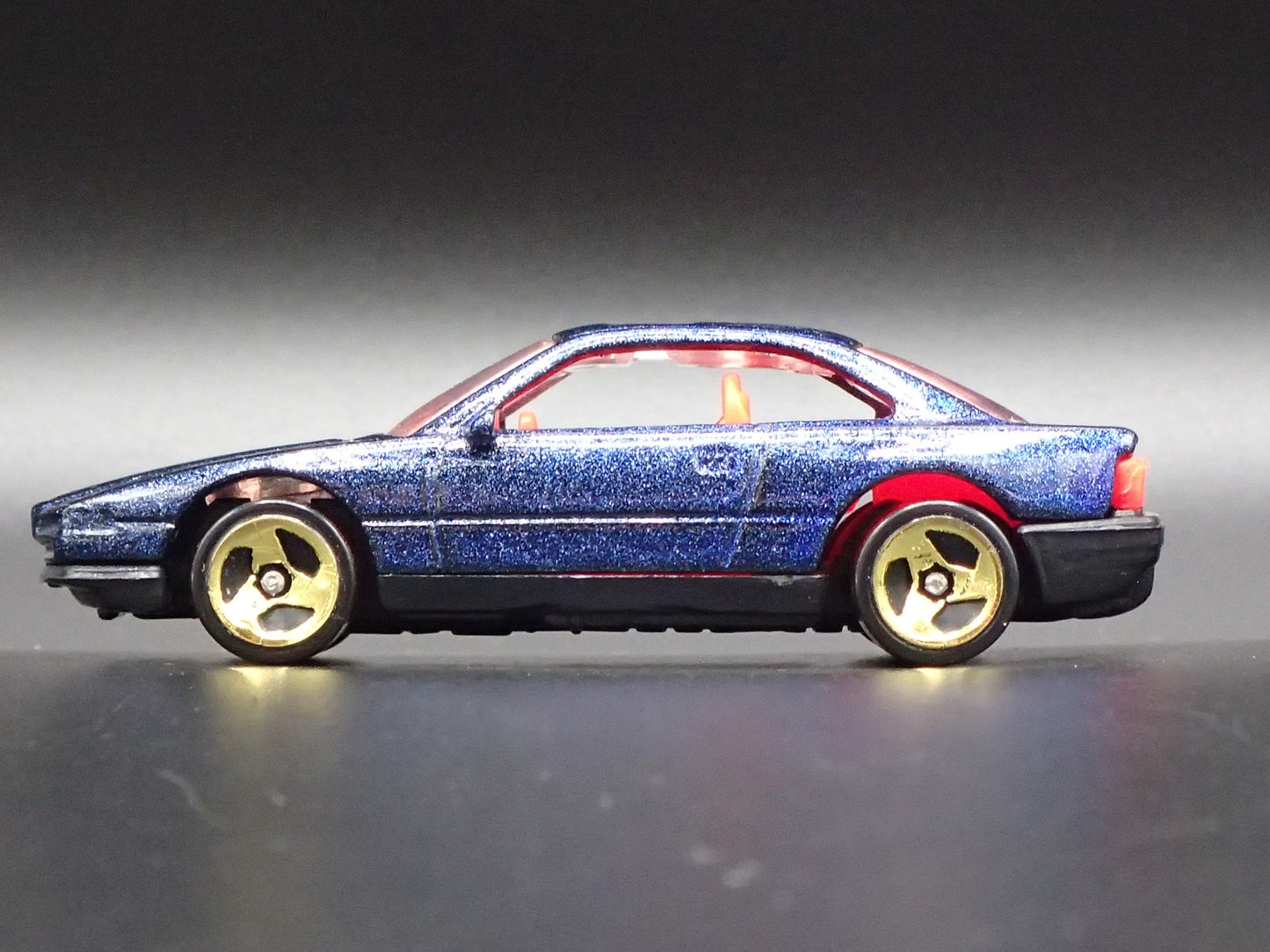 1990-1999 BMW 850i BLUE 1:64 SCALE LIMITED COLLECTIBLE DIORAMA DIECAST MODEL CAR