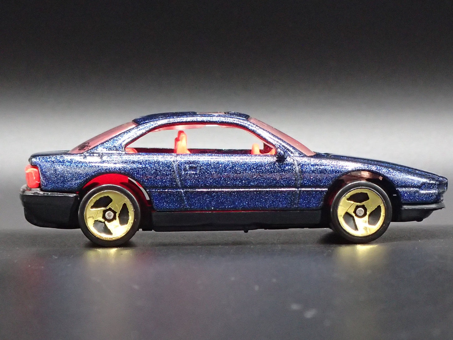 1990-1999 BMW 850i BLUE 1:64 SCALE LIMITED COLLECTIBLE DIORAMA DIECAST MODEL CAR