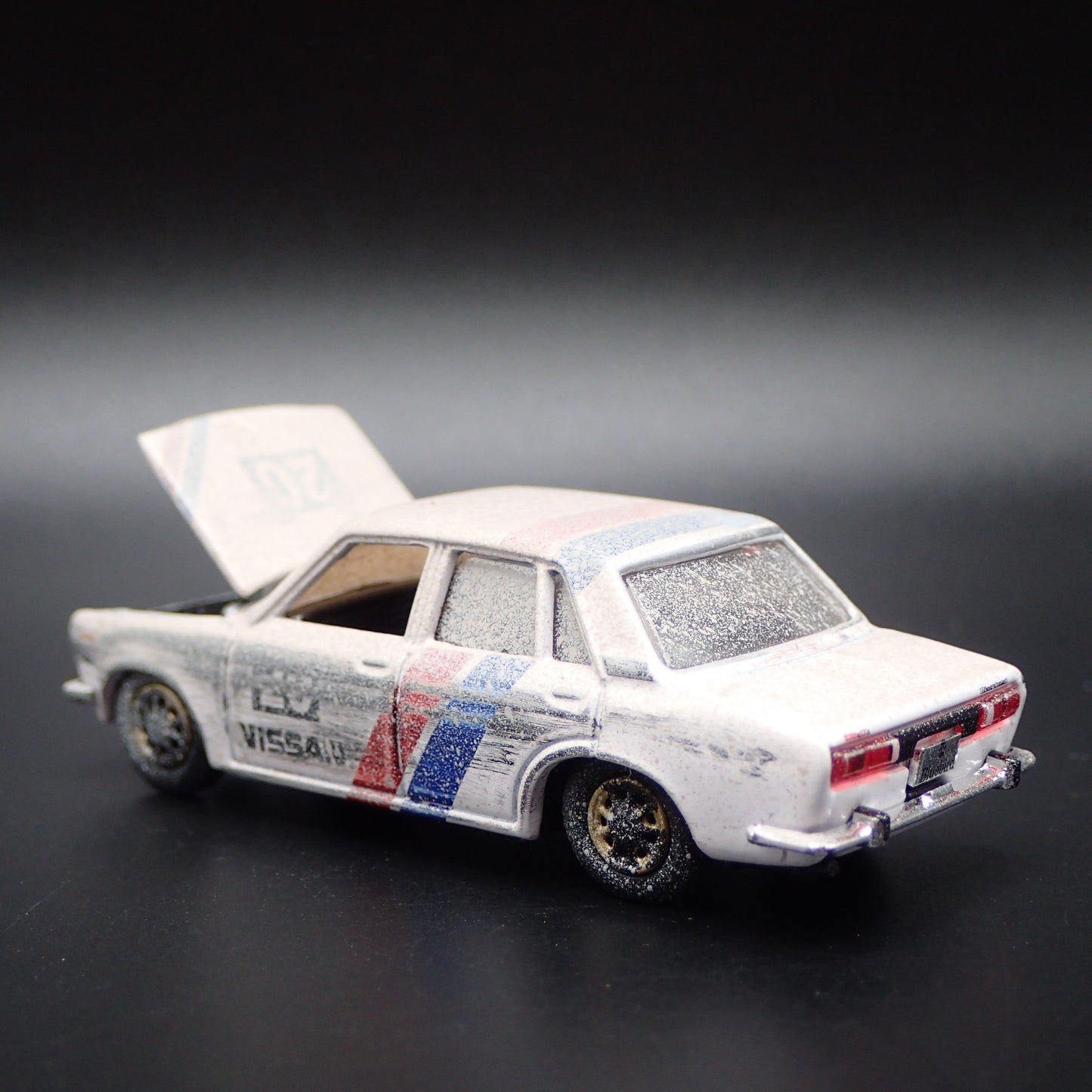 1967-1973 DATSUN BLUEBIRD 1600 SSS FOUR DOOR BARN FIND 1:64 DIECAST MODEL CAR