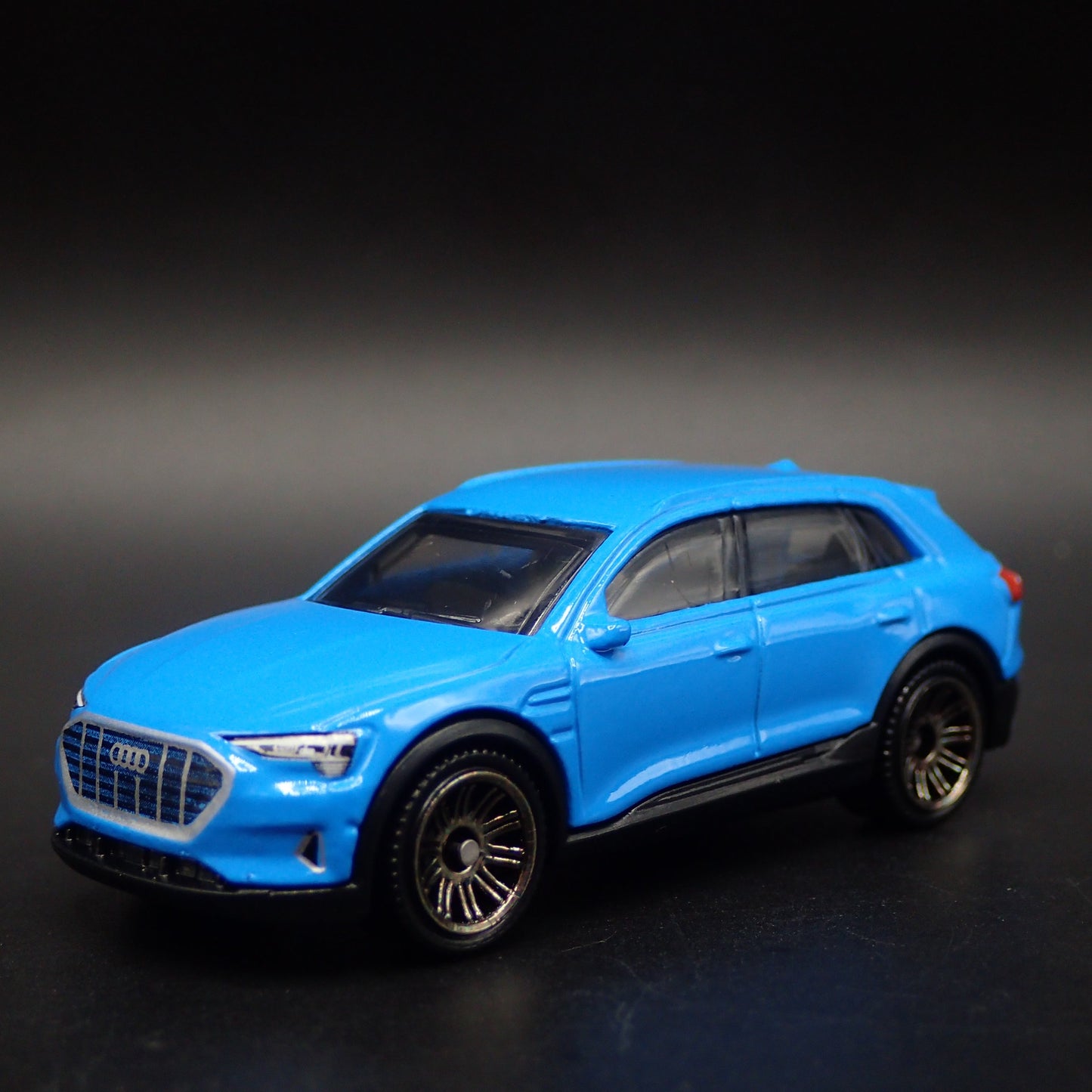 2018-2025 AUDI E TRON SUV BLUE 1:64 SCALE COLLECTIBLE DIORAMA DIECAST MODEL CAR