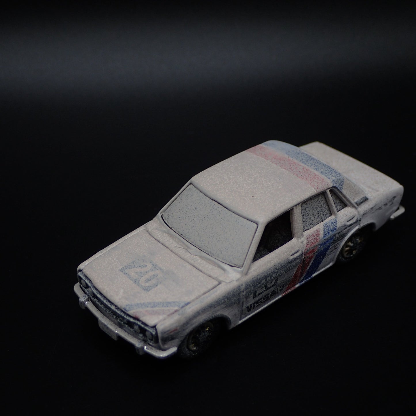 1967-1973 DATSUN BLUEBIRD 1600 SSS FOUR DOOR BARN FIND 1:64 DIECAST MODEL CAR