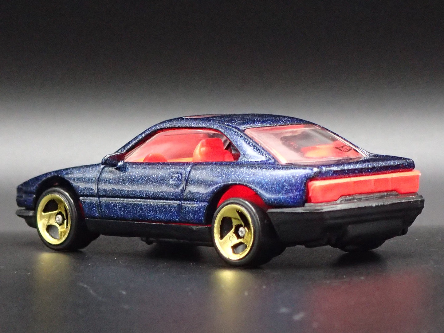 1990-1999 BMW 850i BLUE 1:64 SCALE LIMITED COLLECTIBLE DIORAMA DIECAST MODEL CAR