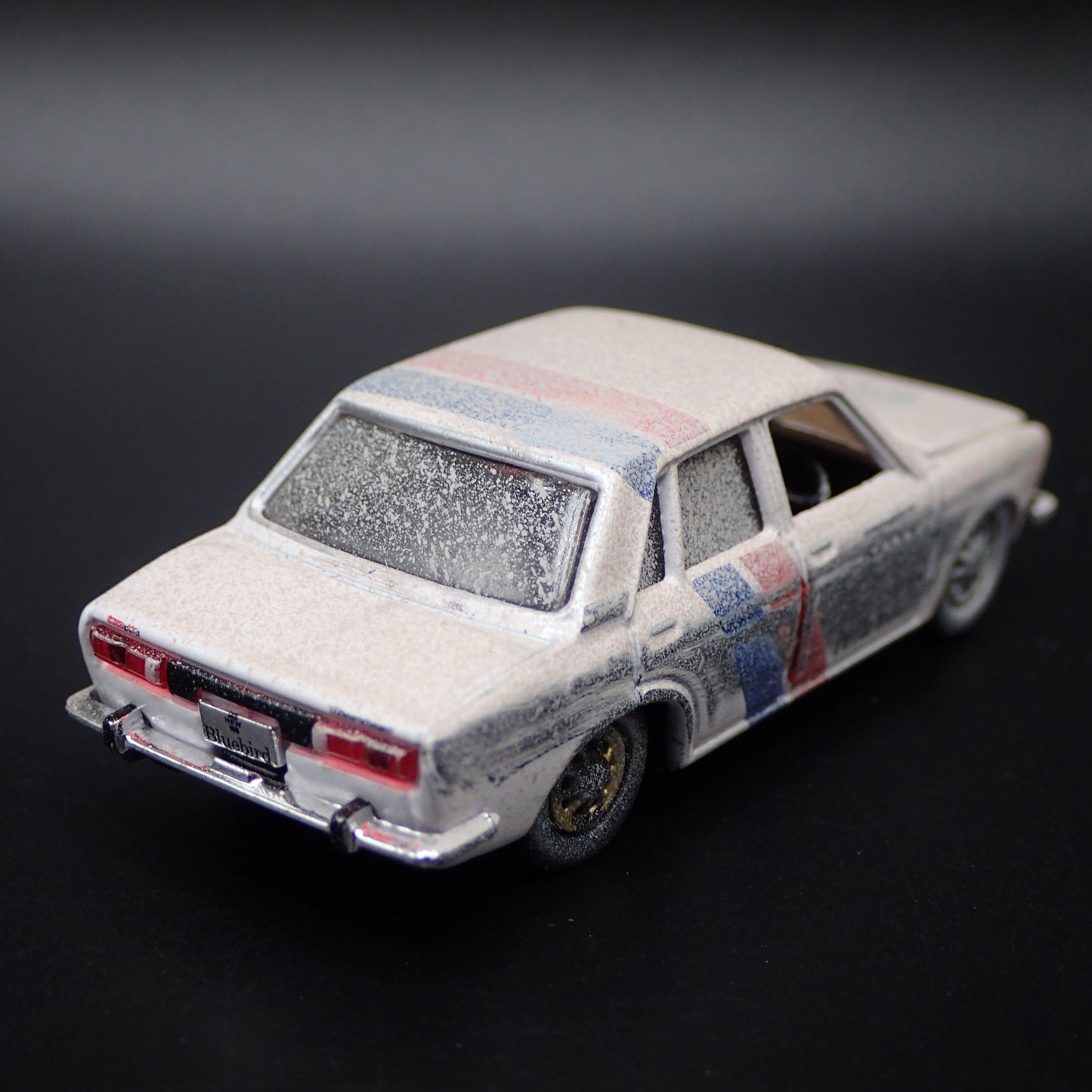 1967-1973 DATSUN BLUEBIRD 1600 SSS FOUR DOOR BARN FIND 1:64 DIECAST MODEL CAR