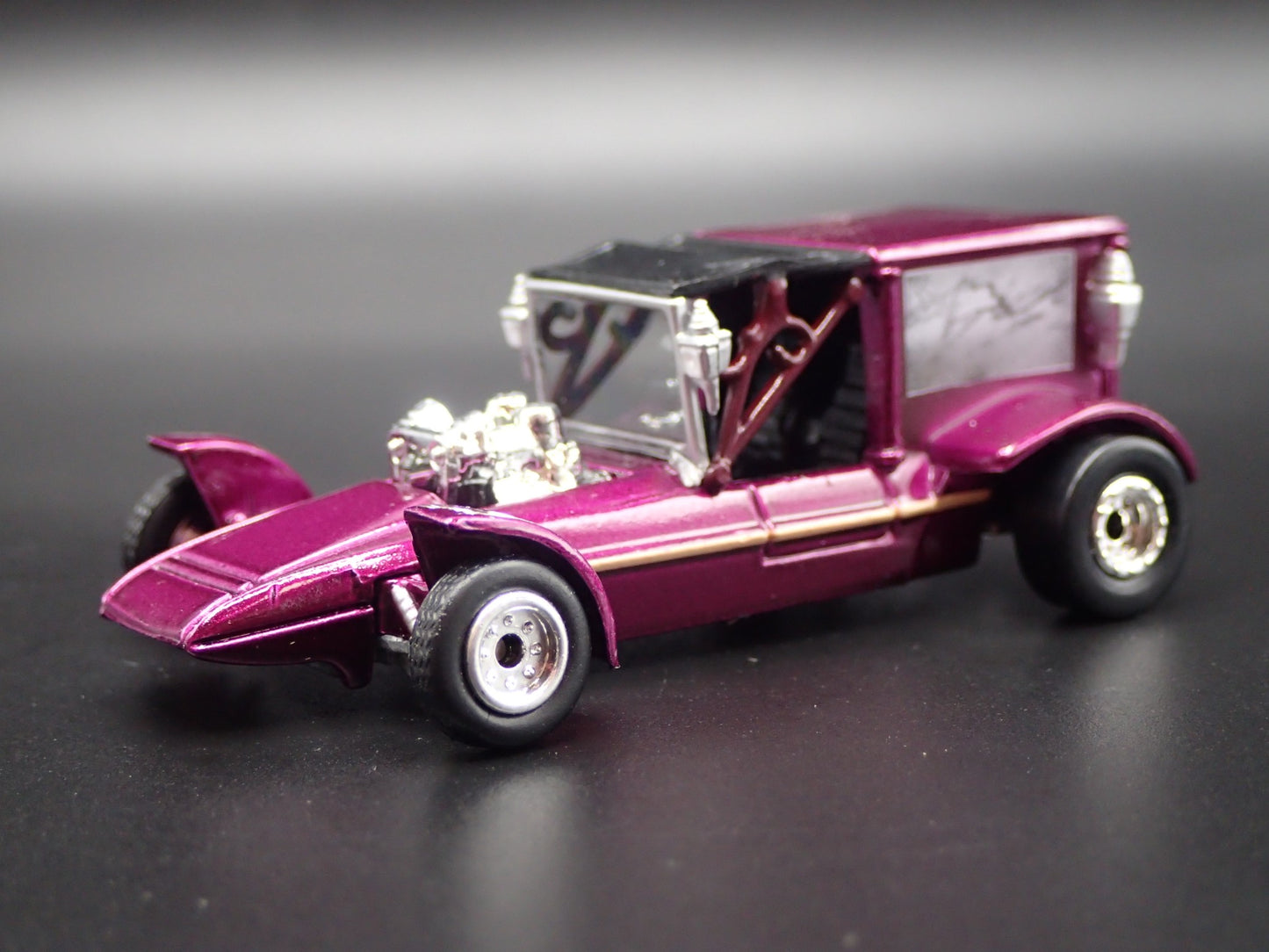 SURF HEARSE GEORGE BARRIS CUSTOM CAR PURPLE 1:64 SCALE DIORAMA DIECAST MODEL CAR