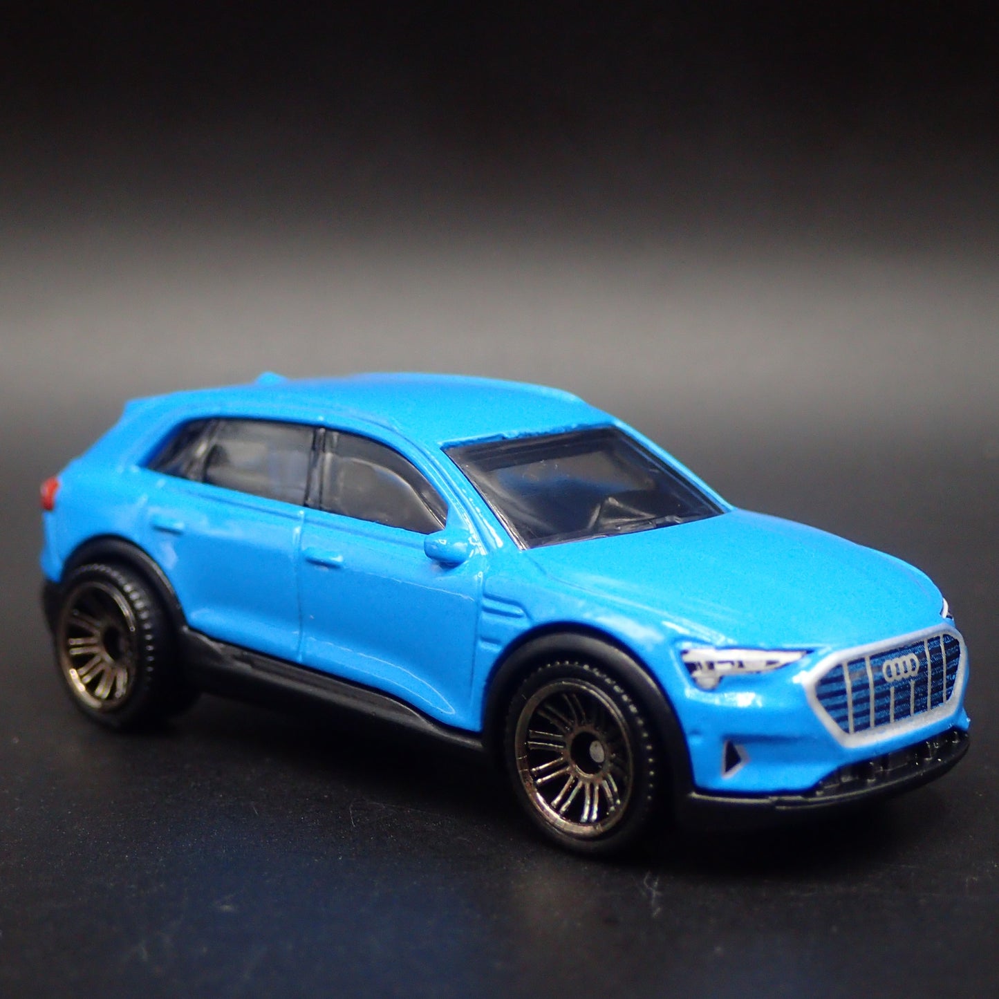 2018-2025 AUDI E TRON SUV BLUE 1:64 SCALE COLLECTIBLE DIORAMA DIECAST MODEL CAR