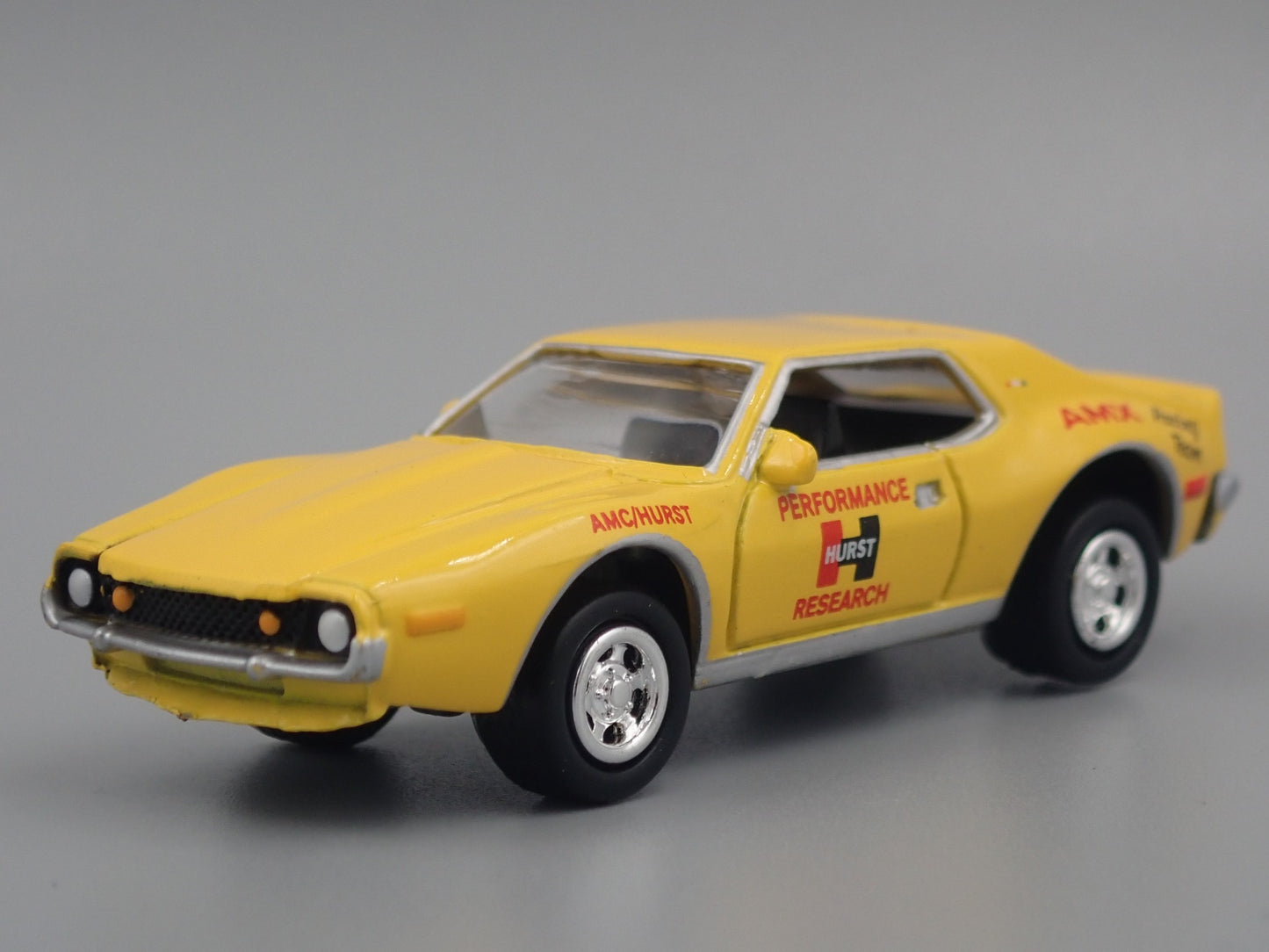 1972 72 AMC JAVELIN HURST 1:64 SCALE COLLECTIBLE DIORAMA DIECAST MODEL CAR