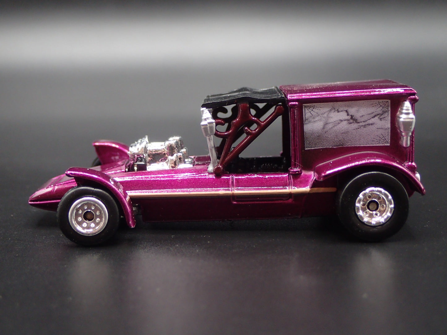 SURF HEARSE GEORGE BARRIS CUSTOM CAR PURPLE 1:64 SCALE DIORAMA DIECAST MODEL CAR