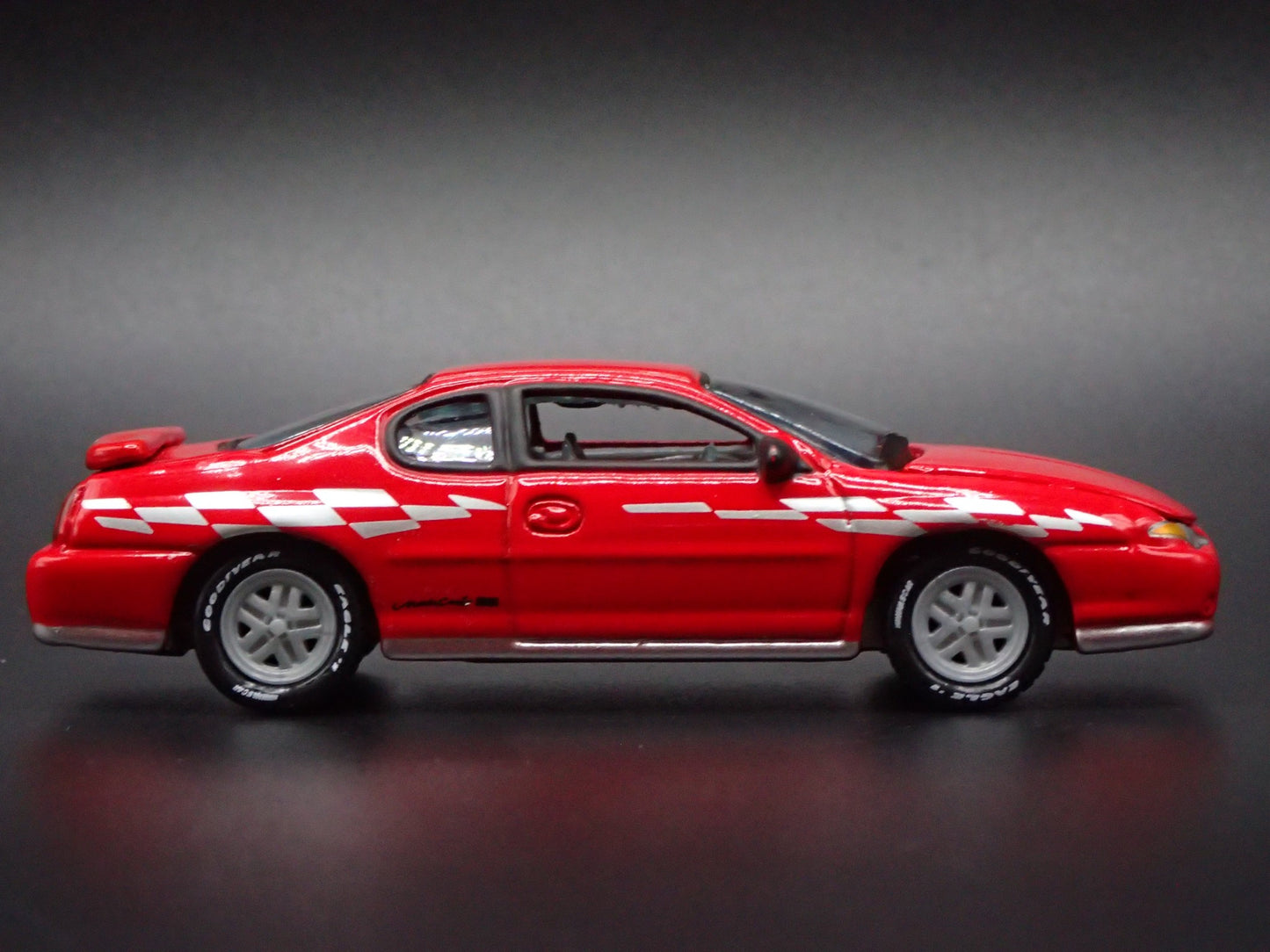 2000 00 CHEVY CHEVROLET MONTE CARLO SS RED 1:64 SCALE DIORAMA DIECAST MODEL CAR
