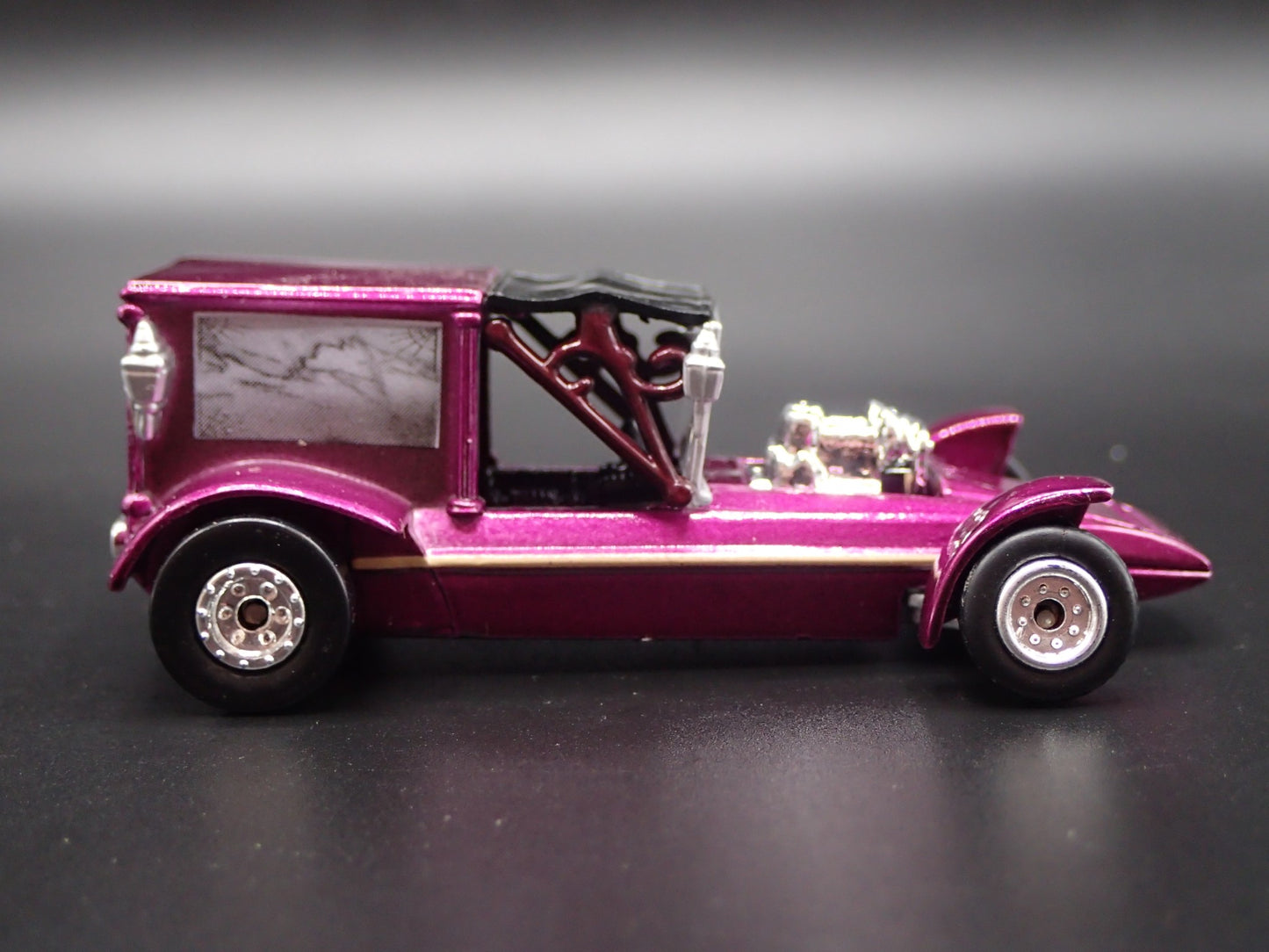 SURF HEARSE GEORGE BARRIS CUSTOM CAR PURPLE 1:64 SCALE DIORAMA DIECAST MODEL CAR