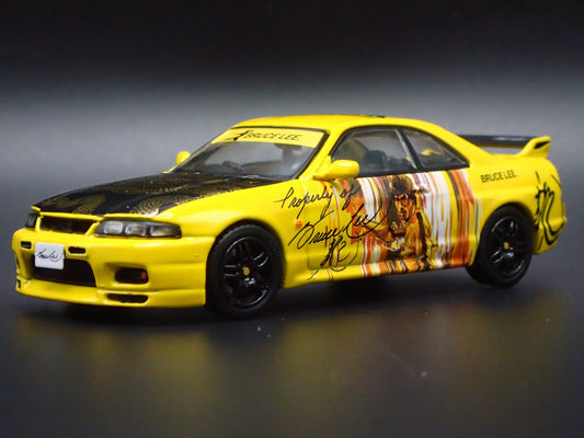 1993-1998 NISSAN SKYLINE GTR R33 BRUCE LEE 1:64 SCALE DIORAMA DIECAST MODEL CAR
