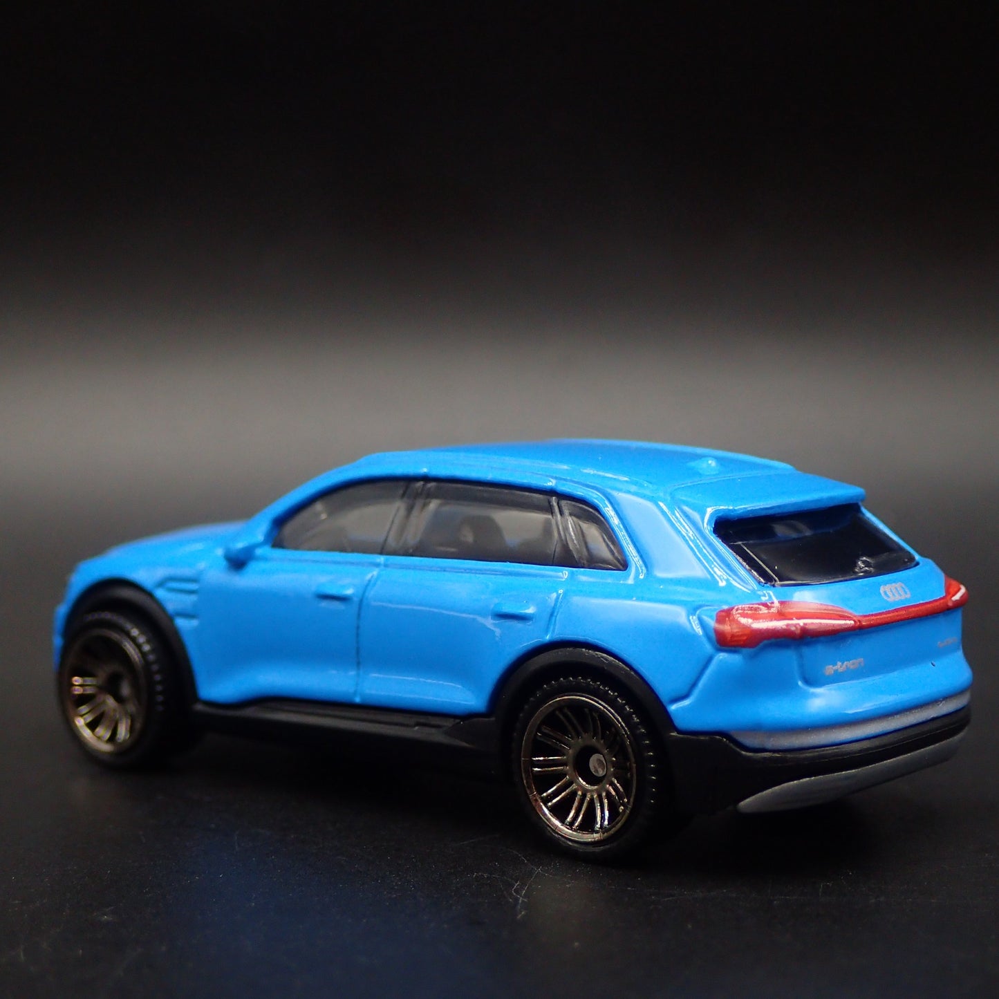 2018-2025 AUDI E TRON SUV BLUE 1:64 SCALE COLLECTIBLE DIORAMA DIECAST MODEL CAR