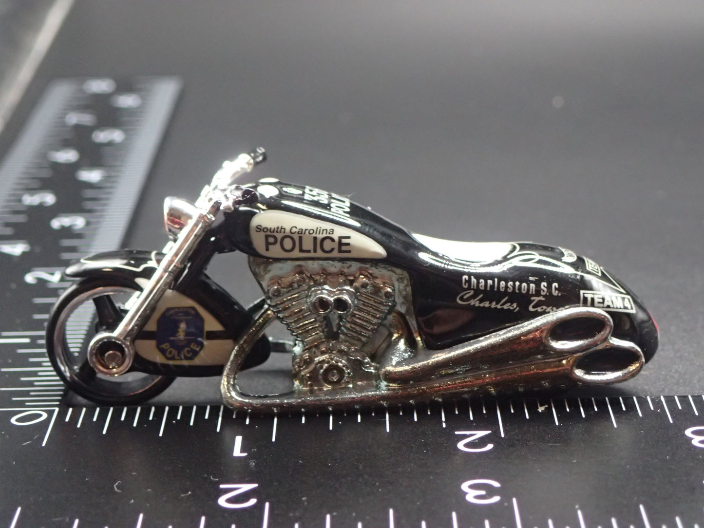 SCORCHIN SCOOTER MOTORCYCLE POLICE HOT WHEELS 1:64 HW SCALE DIECAST MODEL CAR