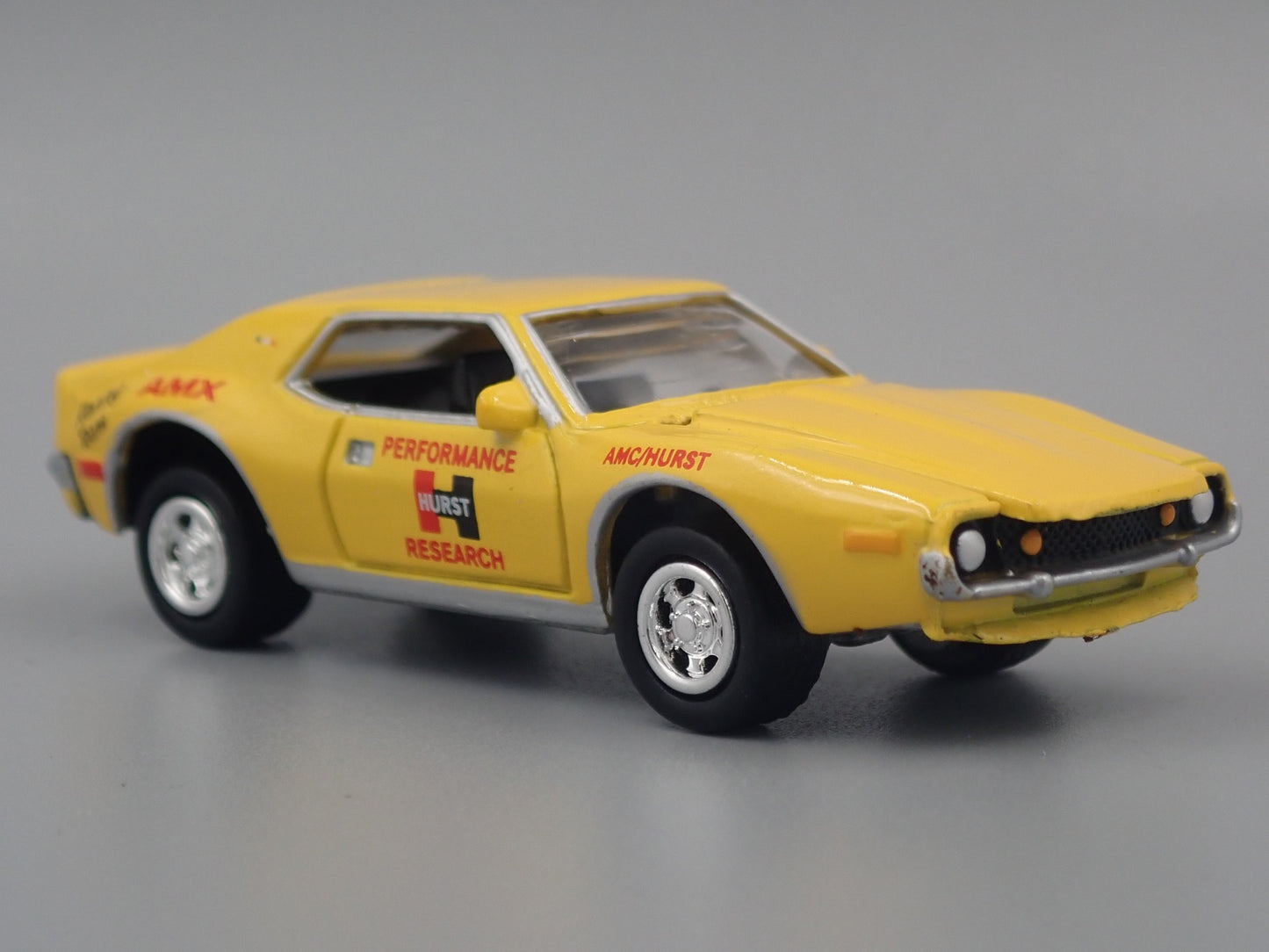 1972 72 AMC JAVELIN HURST 1:64 SCALE COLLECTIBLE DIORAMA DIECAST MODEL CAR