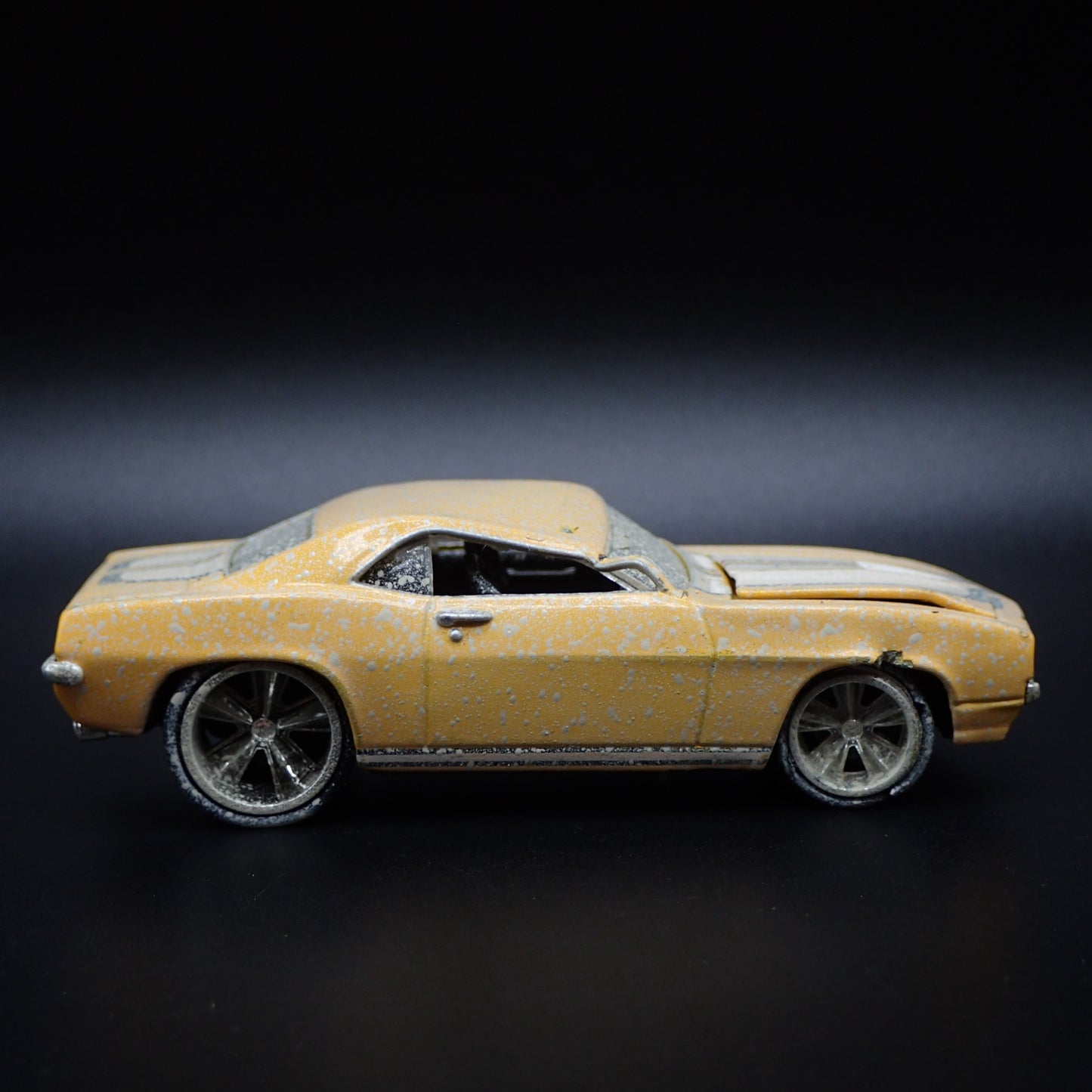 1969 69 CHEVY CHEVROLET CAMARO CHIP FOOSE BARN FIND 1:64 SCALE DIECAST MODEL CAR