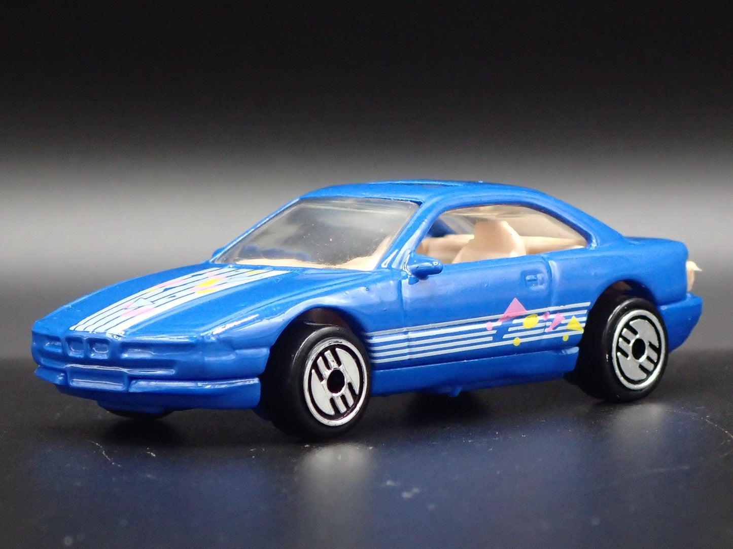 1990-1999 BMW 850i BLUE 1:64 SCALE LIMITED COLLECTIBLE DIORAMA DIECAST MODEL CAR