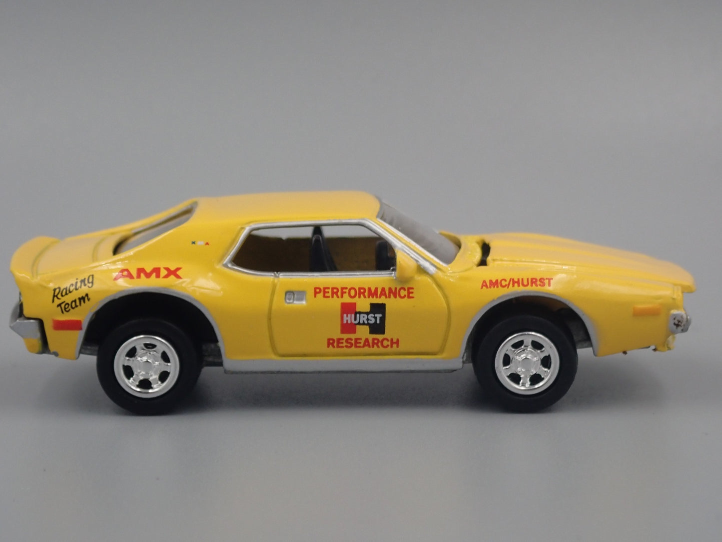 1972 72 AMC JAVELIN HURST 1:64 SCALE COLLECTIBLE DIORAMA DIECAST MODEL CAR