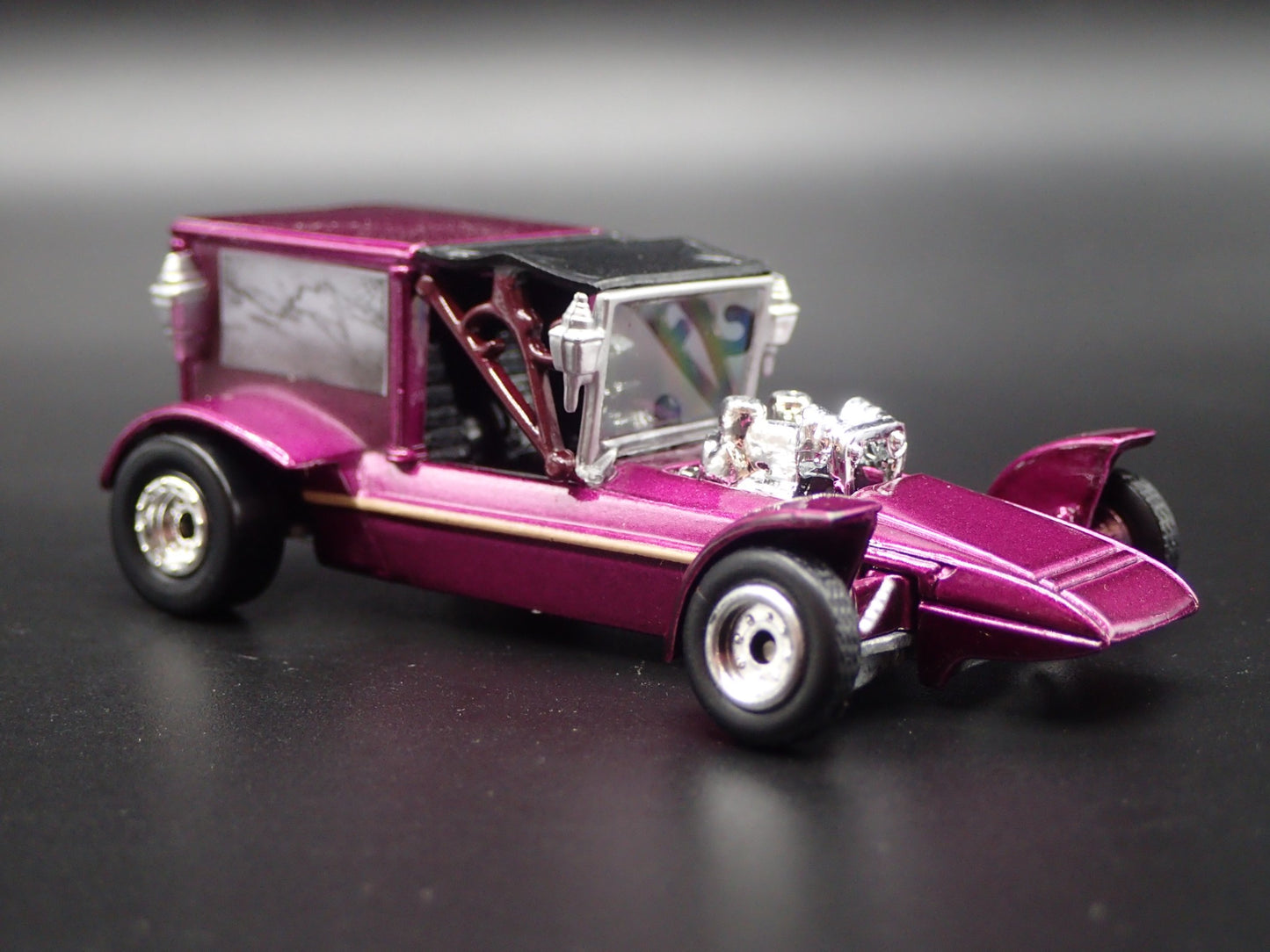 SURF HEARSE GEORGE BARRIS CUSTOM CAR PURPLE 1:64 SCALE DIORAMA DIECAST MODEL CAR