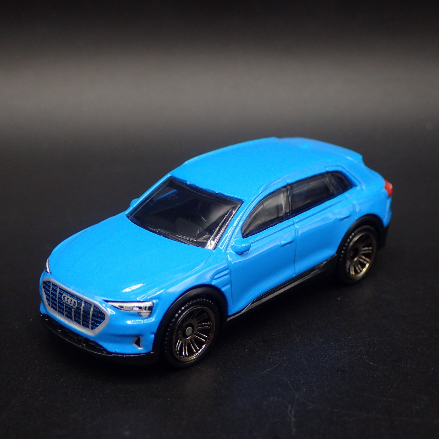 2018-2025 AUDI E TRON SUV BLUE 1:64 SCALE COLLECTIBLE DIORAMA DIECAST MODEL CAR