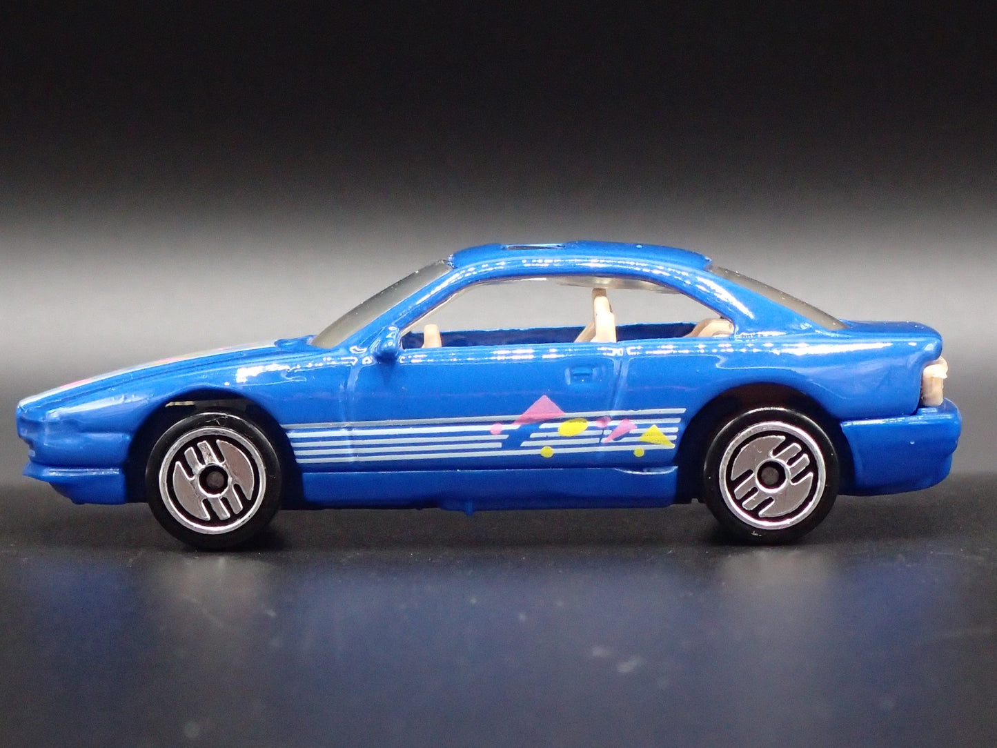 1990-1999 BMW 850i BLUE 1:64 SCALE LIMITED COLLECTIBLE DIORAMA DIECAST MODEL CAR
