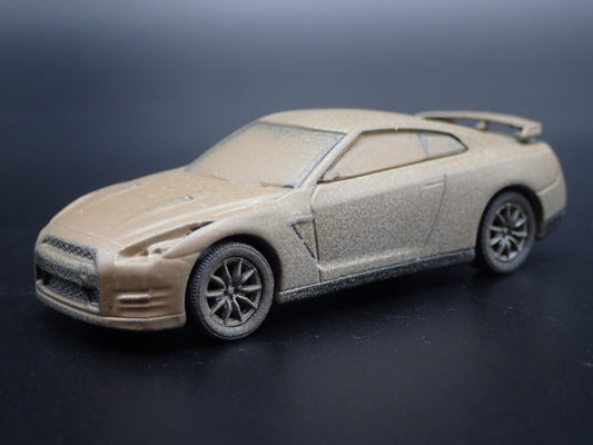 2007-2025 NISSAN GTR R35 SKYLINE ABANDONED 1:64 SCALE DIORAMA DIECAST MODEL CAR