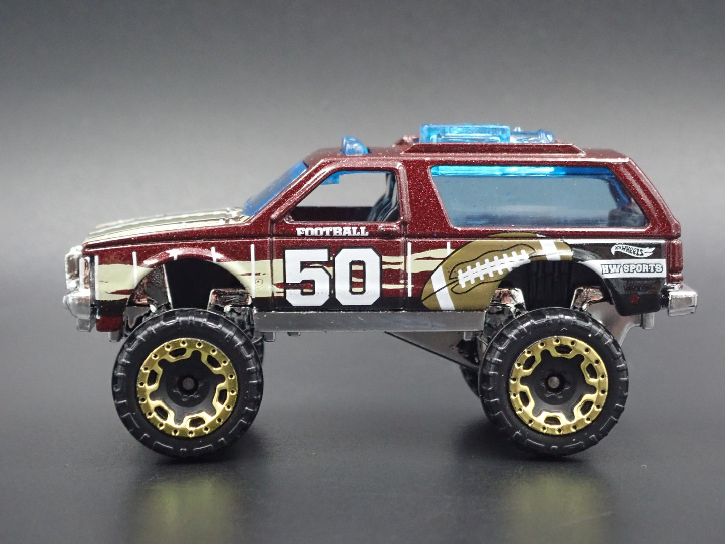 1982-1994 CHEVY CHEVROLET BLAZER 4X4 BROWN 1:64 SCALE DIORAMA DIECAST MODEL CAR