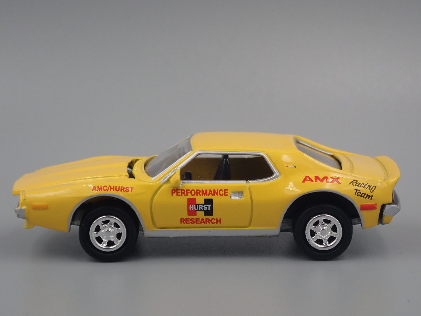 1972 72 AMC JAVELIN HURST 1:64 SCALE COLLECTIBLE DIORAMA DIECAST MODEL CAR