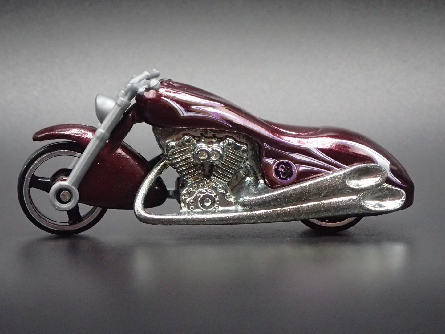 SCORCHIN SCOOTER MOTORCYCLE PURPLE HOT WHEELS 1:64 HW SCALE DIECAST MODEL CAR