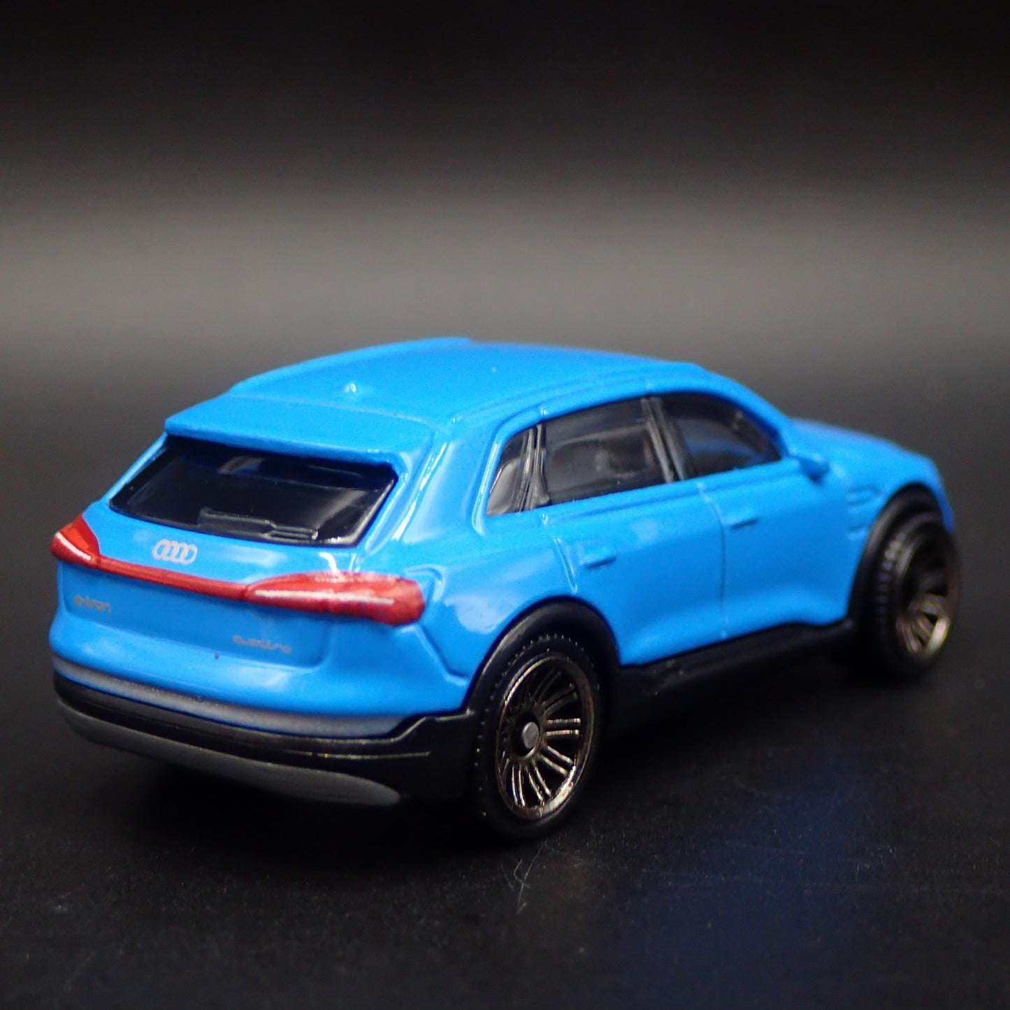 2018-2025 AUDI E TRON SUV BLUE 1:64 SCALE COLLECTIBLE DIORAMA DIECAST MODEL CAR
