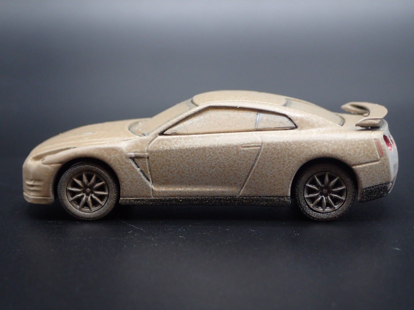 2007-2025 NISSAN GTR R35 SKYLINE ABANDONED 1:64 SCALE DIORAMA DIECAST MODEL CAR