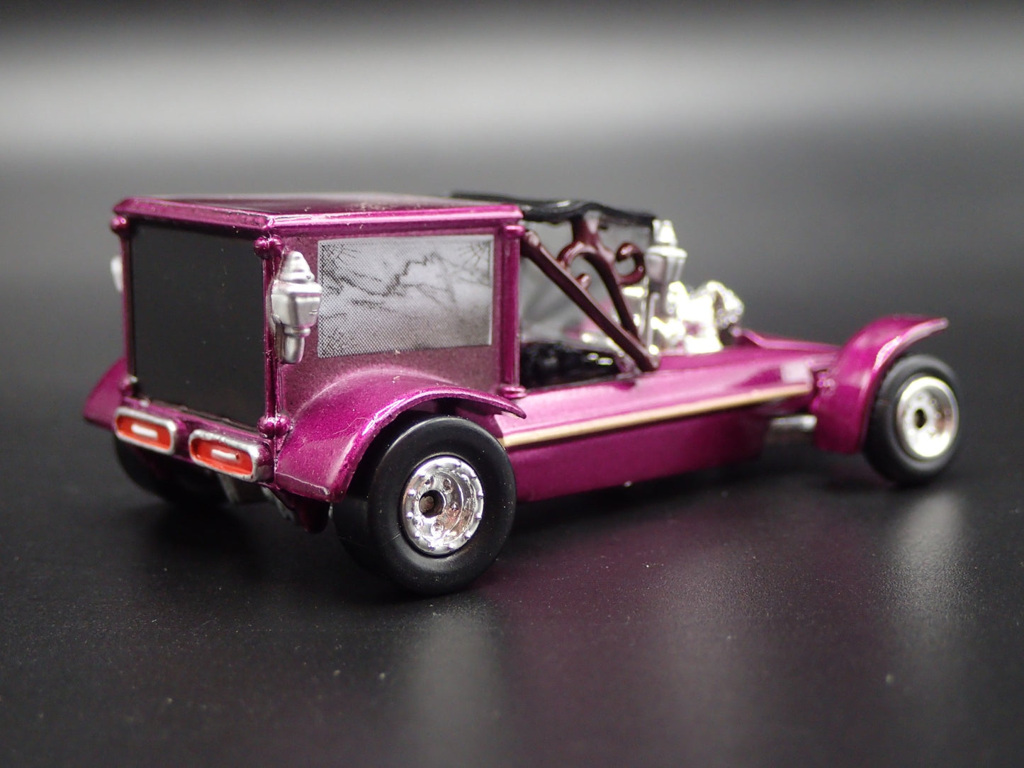 SURF HEARSE GEORGE BARRIS CUSTOM CAR PURPLE 1:64 SCALE DIORAMA DIECAST MODEL CAR