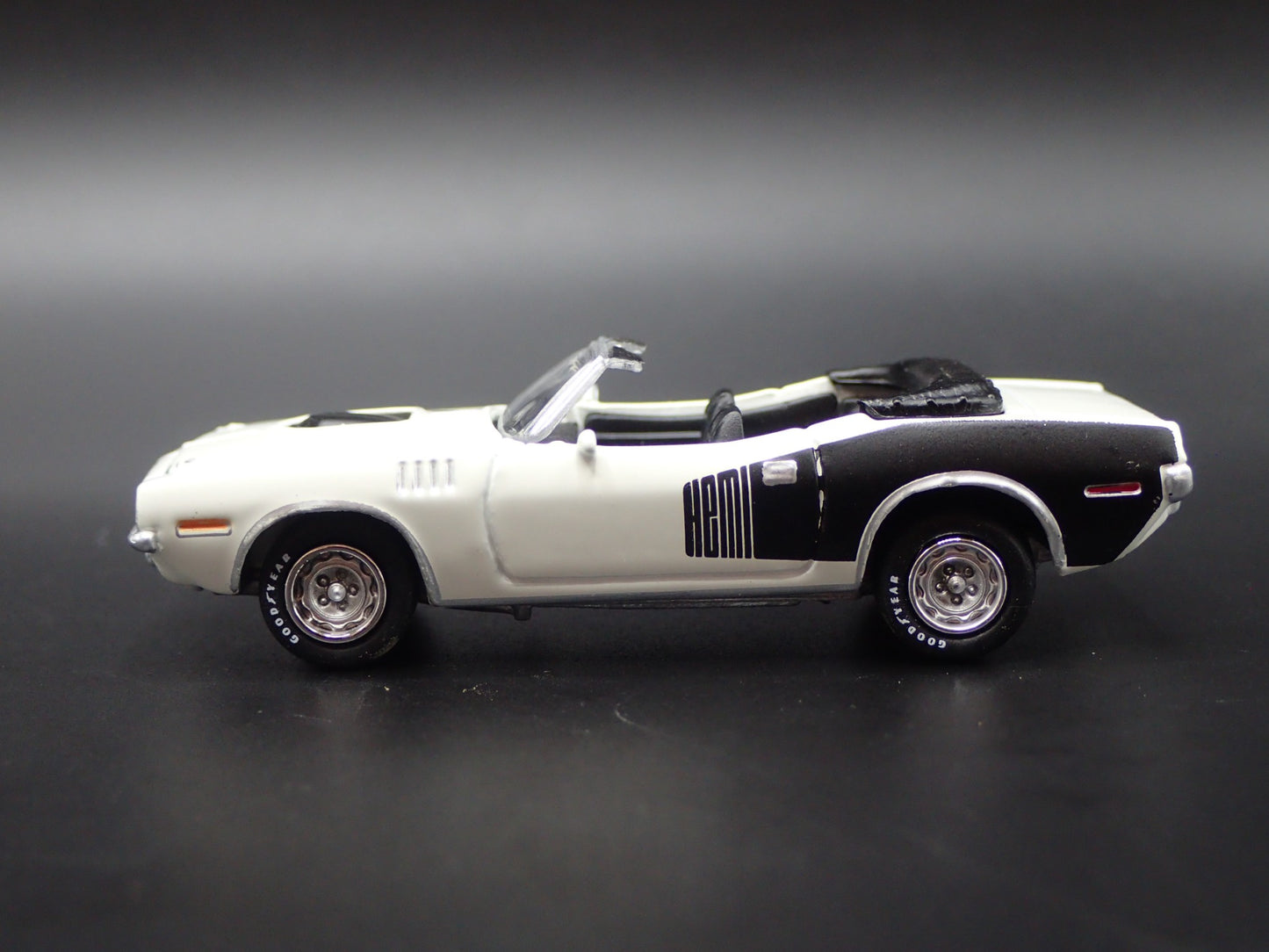 1971 71 PLYMOUTH CUDA HEMI CONVERTIBLE 1/64 SCALE COLLECTIBLE DIECAST MODEL CAR