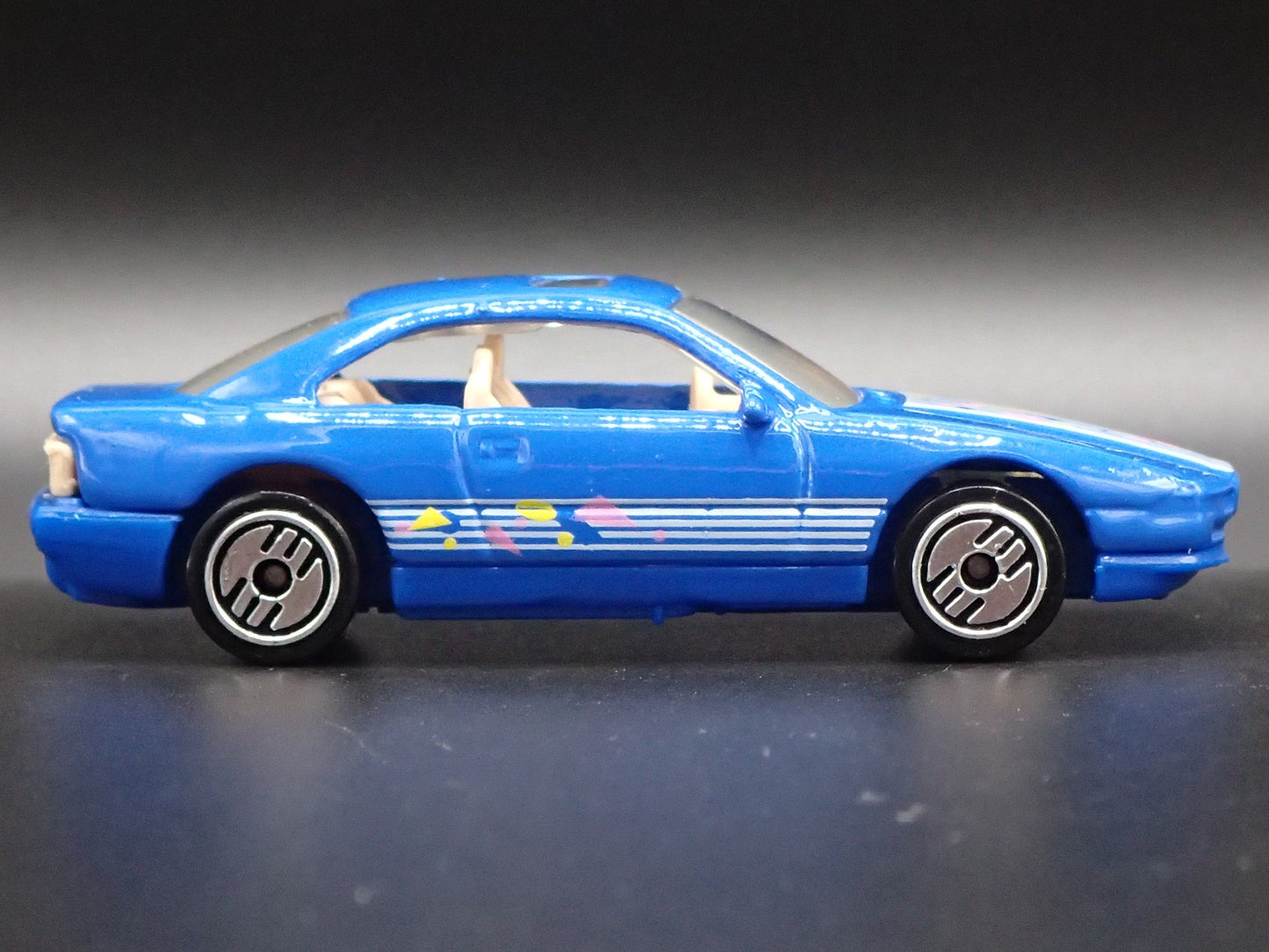 1990-1999 BMW 850i BLUE 1:64 SCALE LIMITED COLLECTIBLE DIORAMA DIECAST MODEL CAR