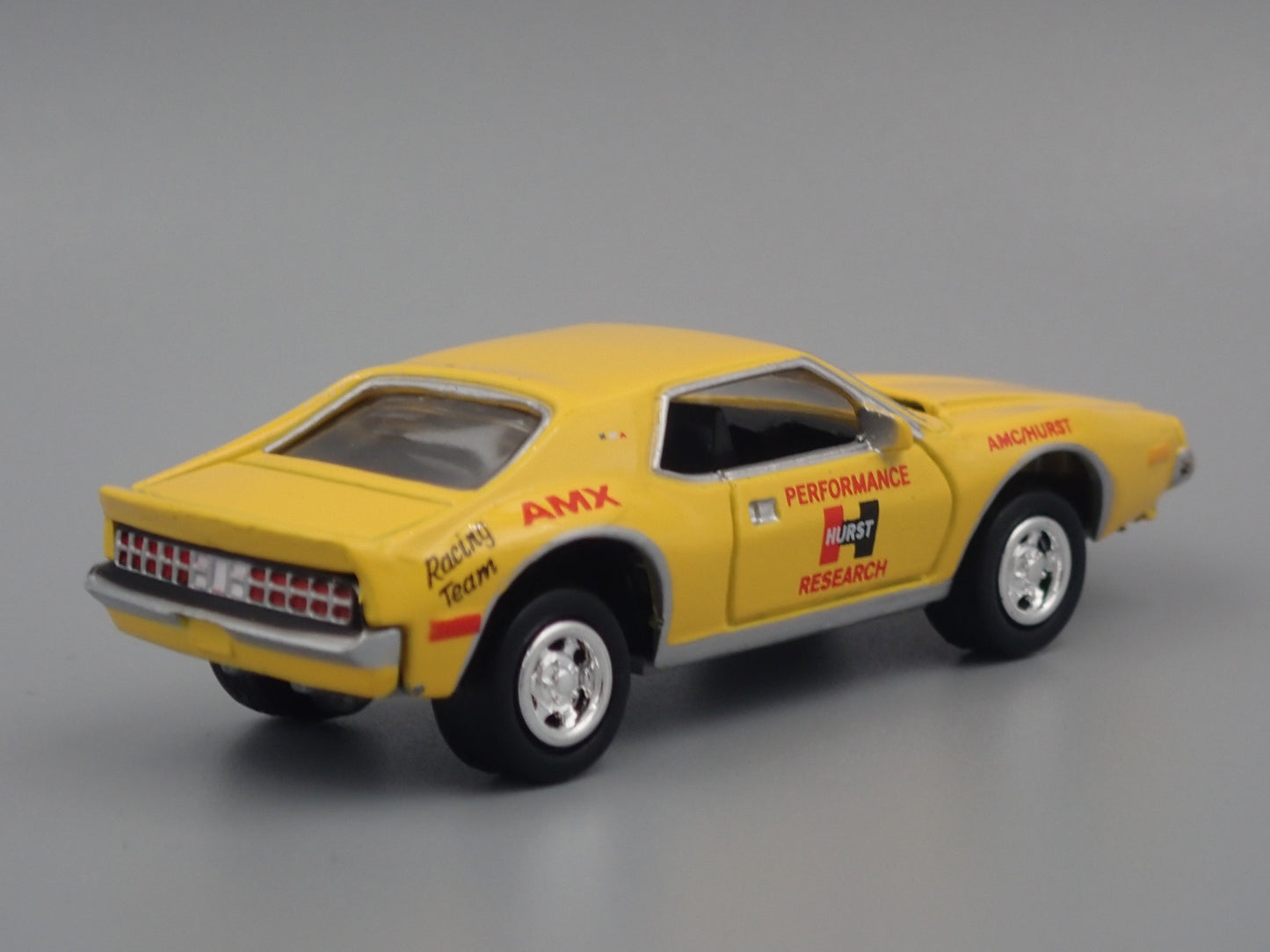 1972 72 AMC JAVELIN HURST 1:64 SCALE COLLECTIBLE DIORAMA DIECAST MODEL CAR