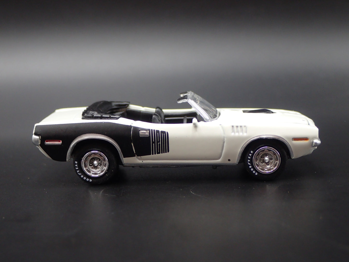 1971 71 PLYMOUTH CUDA HEMI CONVERTIBLE 1/64 SCALE COLLECTIBLE DIECAST MODEL CAR