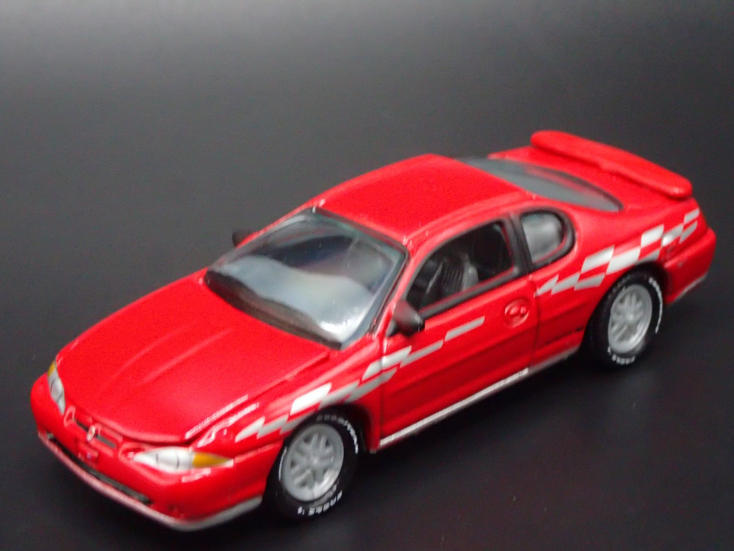 2000 00 CHEVY CHEVROLET MONTE CARLO SS RED 1:64 SCALE DIORAMA DIECAST MODEL CAR
