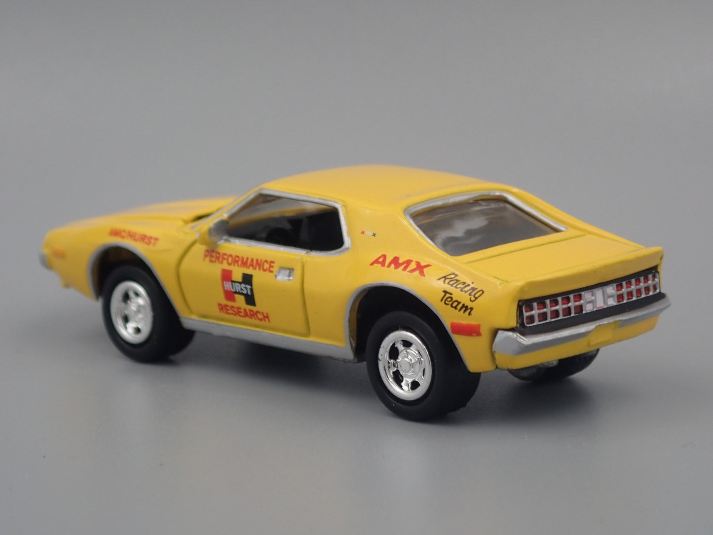 1972 72 AMC JAVELIN HURST 1:64 SCALE COLLECTIBLE DIORAMA DIECAST MODEL CAR