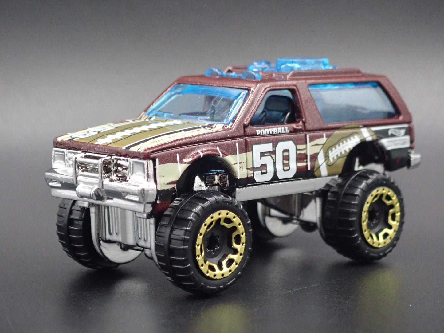 1982-1994 CHEVY CHEVROLET BLAZER 4X4 BROWN 1:64 SCALE DIORAMA DIECAST MODEL CAR