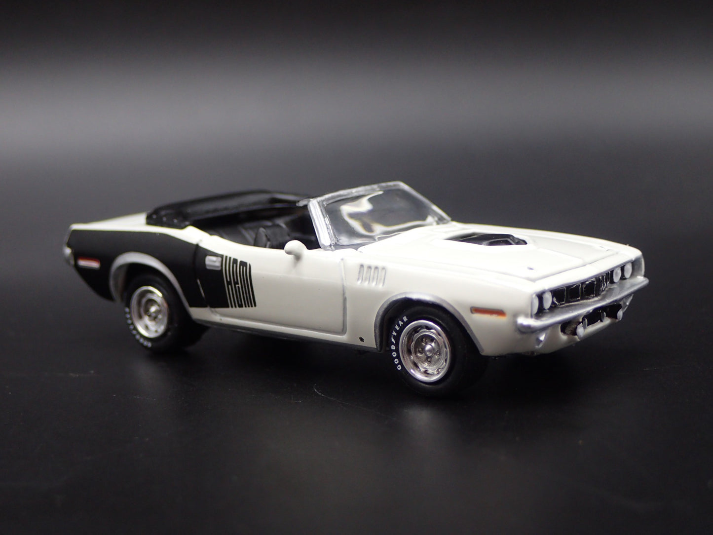 1971 71 PLYMOUTH CUDA HEMI CONVERTIBLE 1/64 SCALE COLLECTIBLE DIECAST MODEL CAR