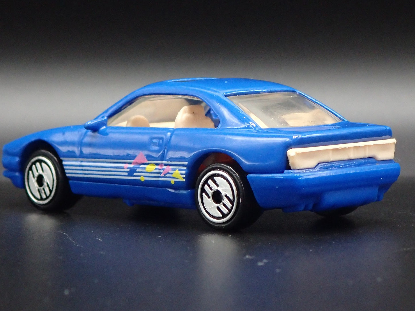 1990-1999 BMW 850i BLUE 1:64 SCALE LIMITED COLLECTIBLE DIORAMA DIECAST MODEL CAR