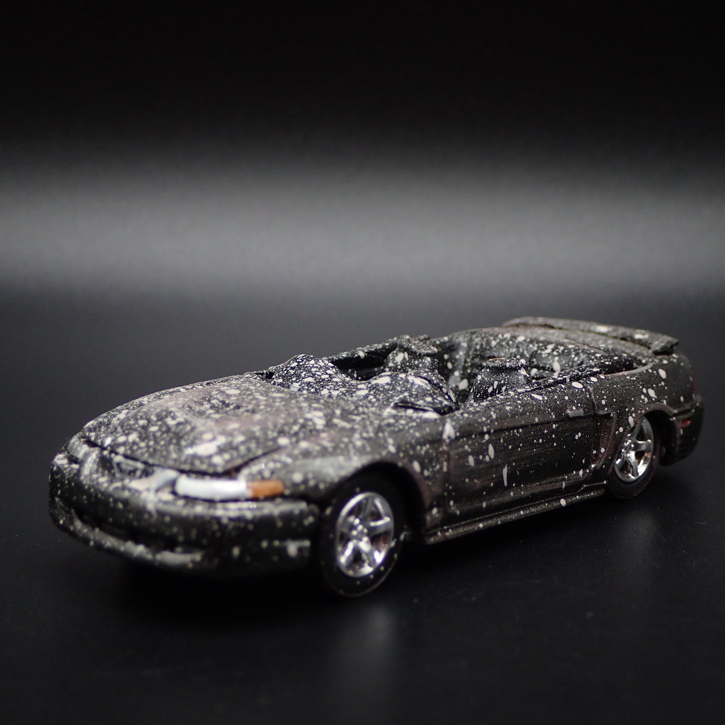 1999-2004 FORD MUSTANG GT CONVERTIBLE BARN FIND 1:64 SCALE DIECAST MODEL CAR