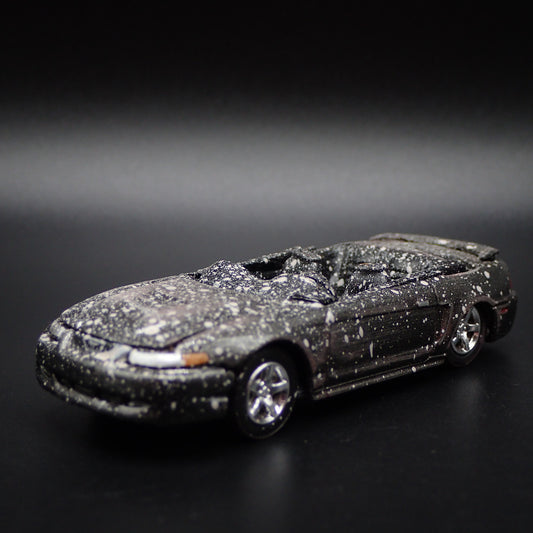 1999-2004 FORD MUSTANG GT CONVERTIBLE BARN FIND 1:64 SCALE DIECAST MODEL CAR