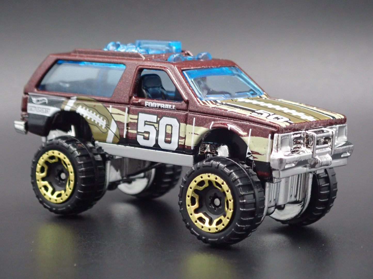 1982-1994 CHEVY CHEVROLET BLAZER 4X4 BROWN 1:64 SCALE DIORAMA DIECAST MODEL CAR