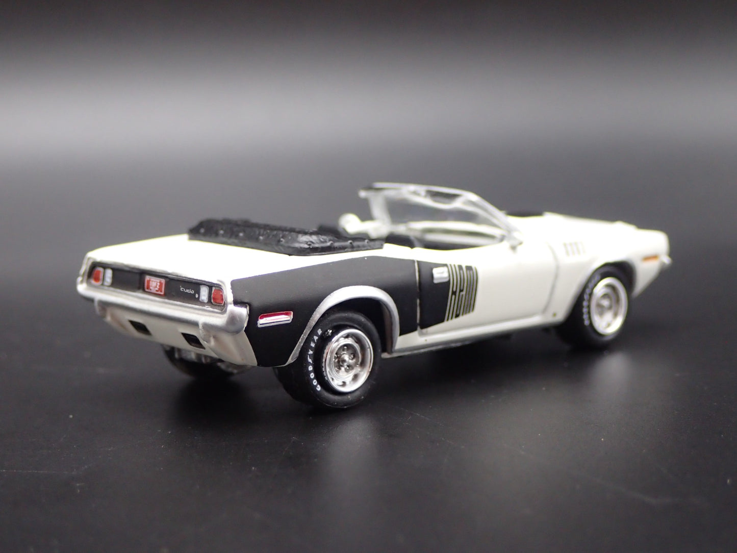1971 71 PLYMOUTH CUDA HEMI CONVERTIBLE 1/64 SCALE COLLECTIBLE DIECAST MODEL CAR