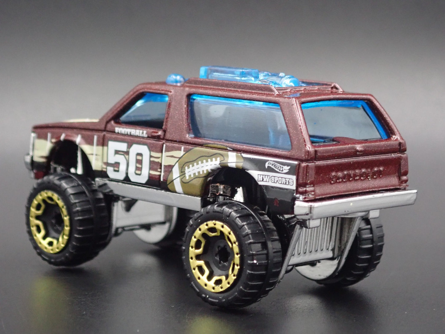 1982-1994 CHEVY CHEVROLET BLAZER 4X4 BROWN 1:64 SCALE DIORAMA DIECAST MODEL CAR