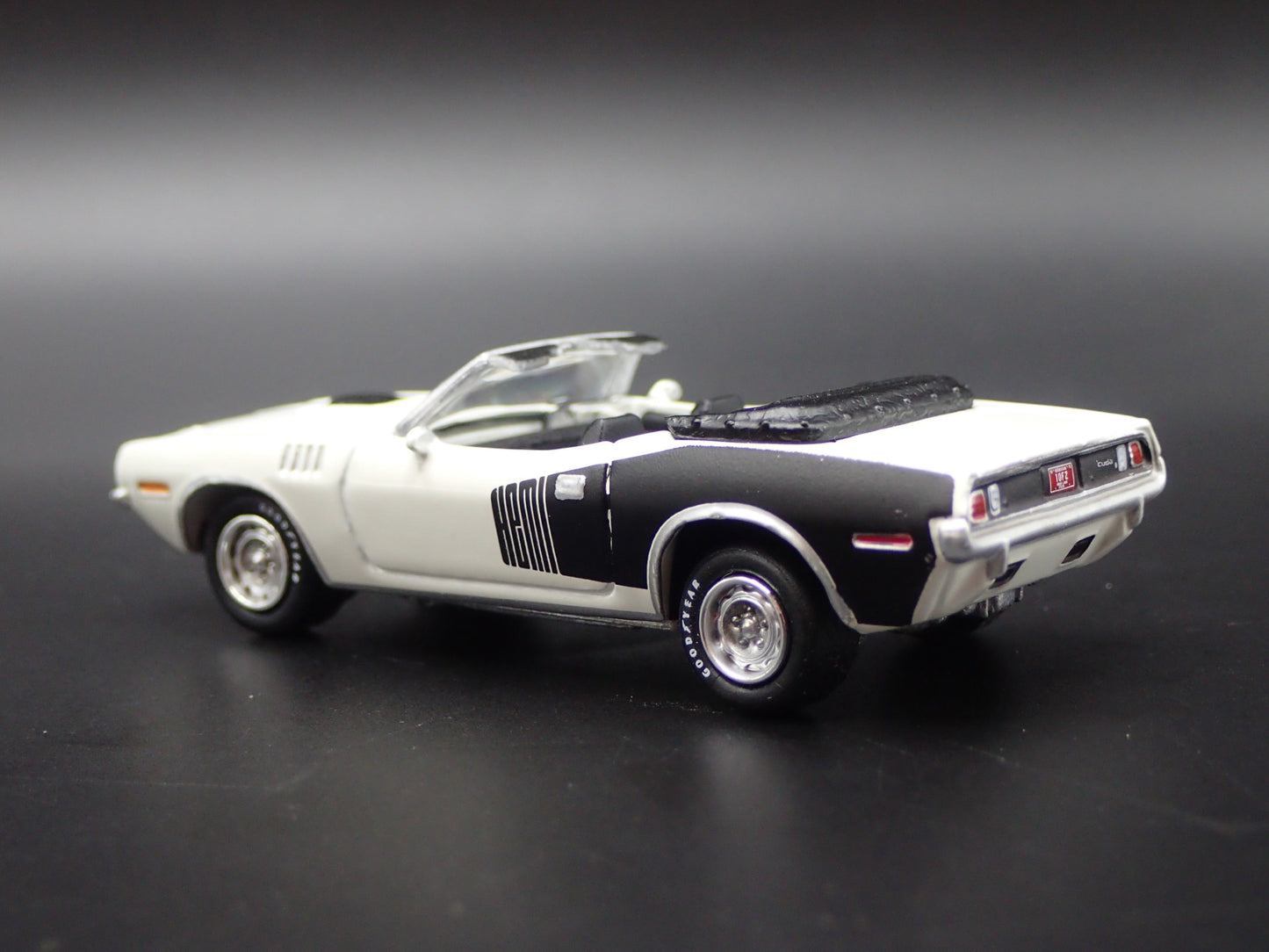 1971 71 PLYMOUTH CUDA HEMI CONVERTIBLE 1/64 SCALE COLLECTIBLE DIECAST MODEL CAR