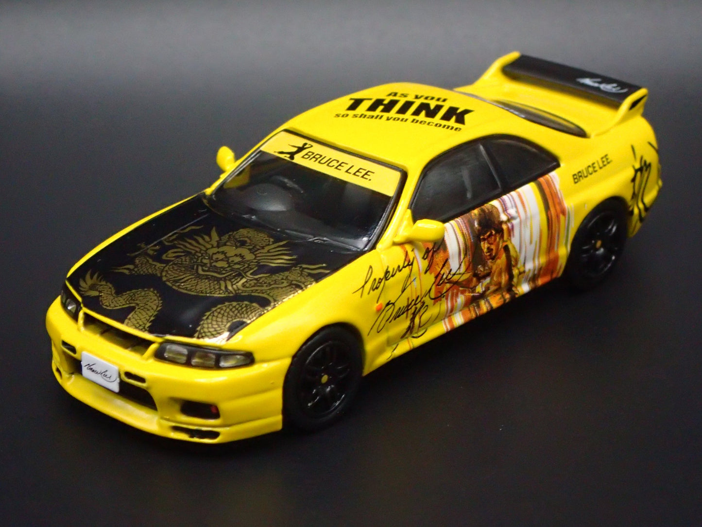 1993-1998 NISSAN SKYLINE GTR R33 BRUCE LEE 1:64 SCALE DIORAMA DIECAST MODEL CAR