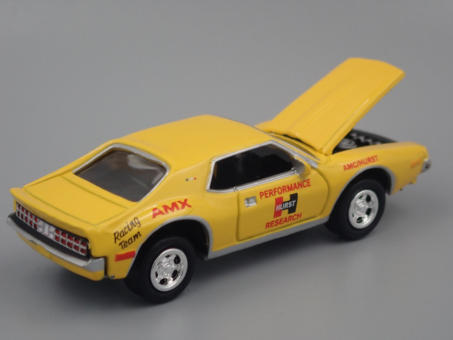 1972 72 AMC JAVELIN HURST 1:64 SCALE COLLECTIBLE DIORAMA DIECAST MODEL CAR