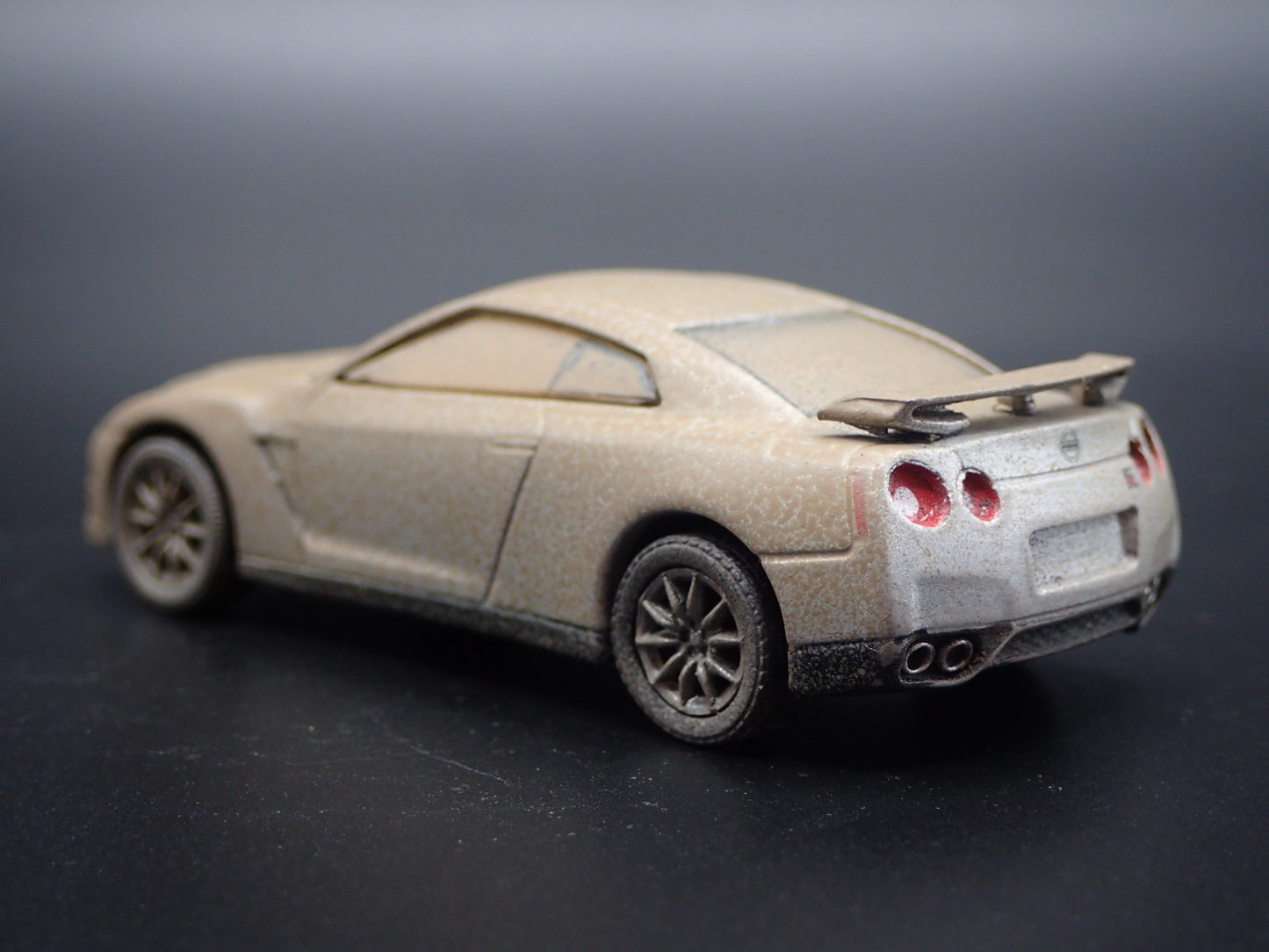 2007-2025 NISSAN GTR R35 SKYLINE ABANDONED 1:64 SCALE DIORAMA DIECAST MODEL CAR